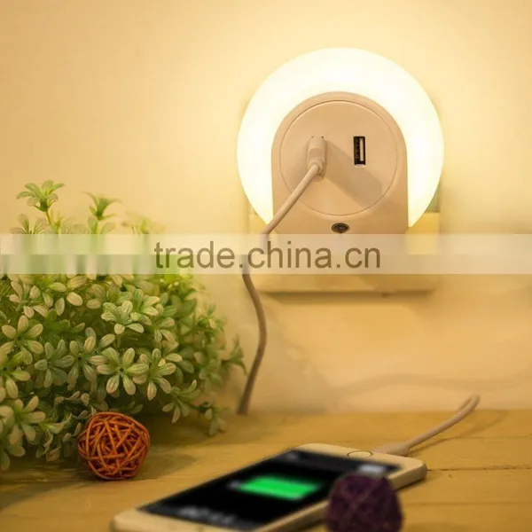 LED Night Light With Dusk to Dawn Sensor and Dual USB Wall Plate Charger photo-4