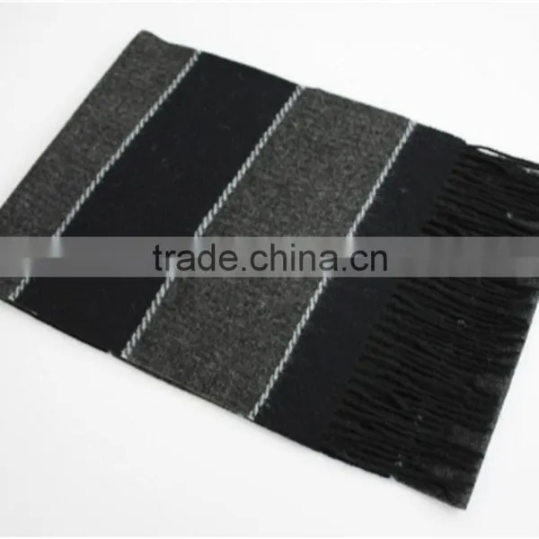 Yarn Dyed Plain Wool Scarf With Fringe photo-3