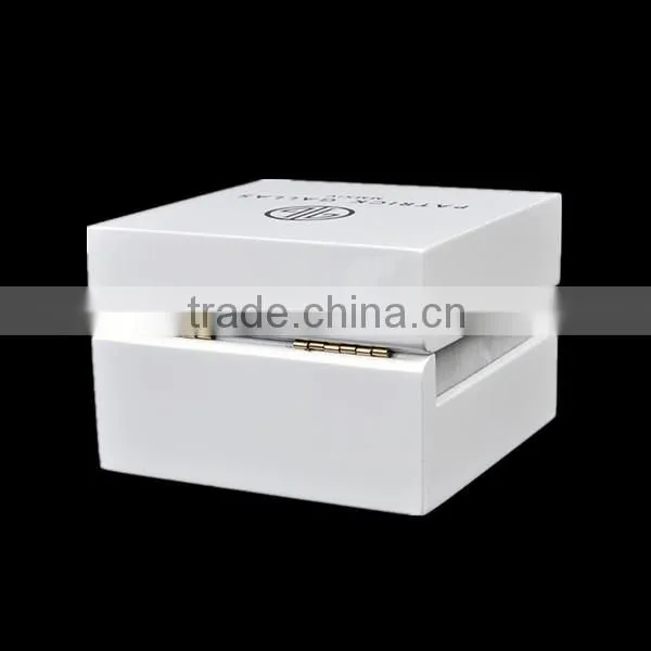 Custom Luxury Glossy White Wooden Watch Packaging Box photo-4