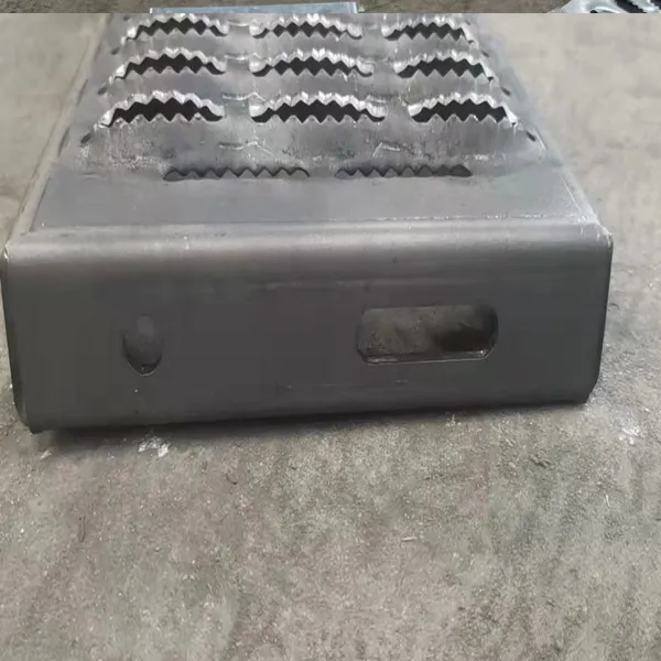 Anti-slip Perforated Mesh Pattern Plate, With Alligator Mouth Holes, Suitable for Pedestrian Walkways, Cutting and Bending Services Available photo-5