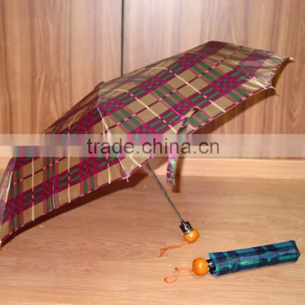 Three Fold Auto Open Umbrella 190T Polyester Check Fabric Wooden Handle