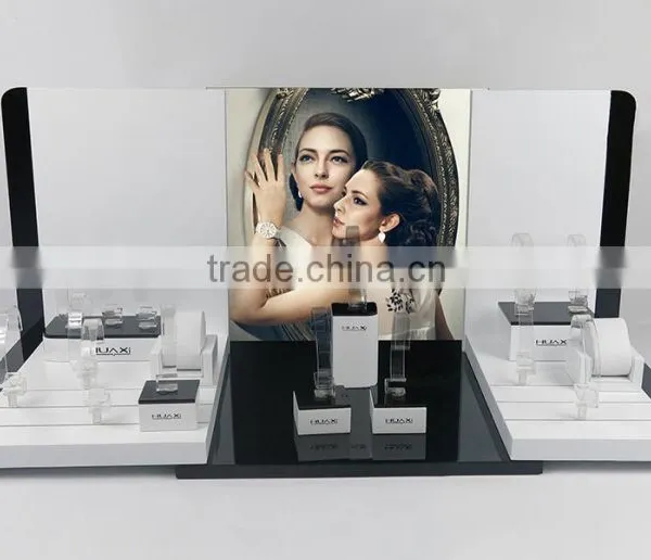 Fashional MDF Wood Watch Display Elegant Acrylic Wood Watch Showcase