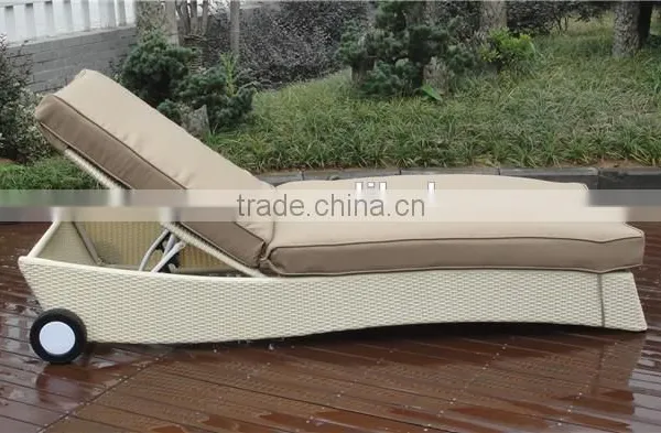 Rattan Sun Lounger photo-4
