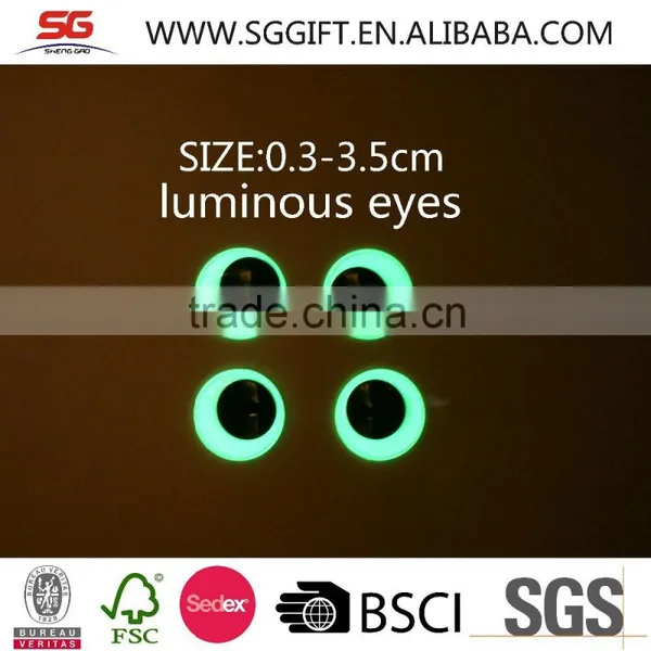 glow in dark eyes