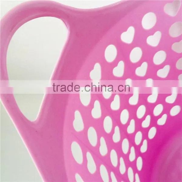 Heart Shape Hollow-out Laundry Basket photo-4