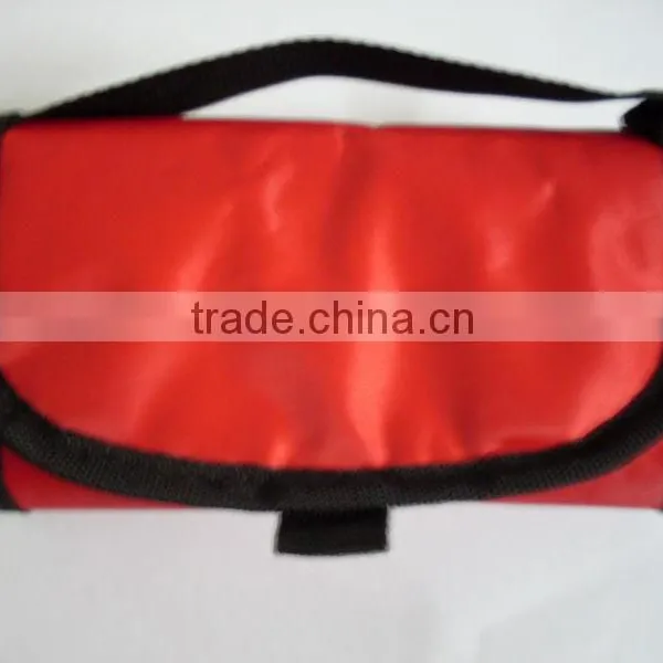 Folded cooler bag/can cooler bag