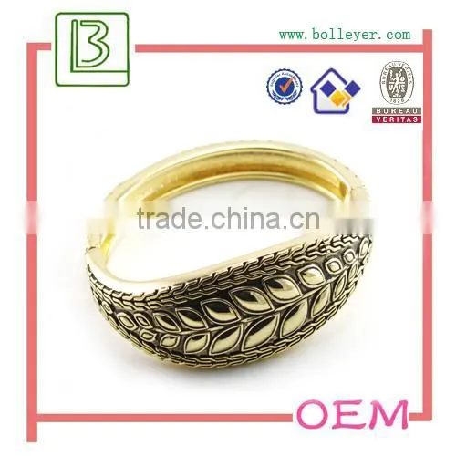 Simple Customized Design Gold Bangles for Women photo-3