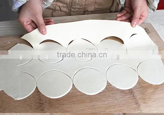 Wholesale Stock Small Order Kitchen 360 Degree Rotate Dumpling Wrapper Mould photo-3