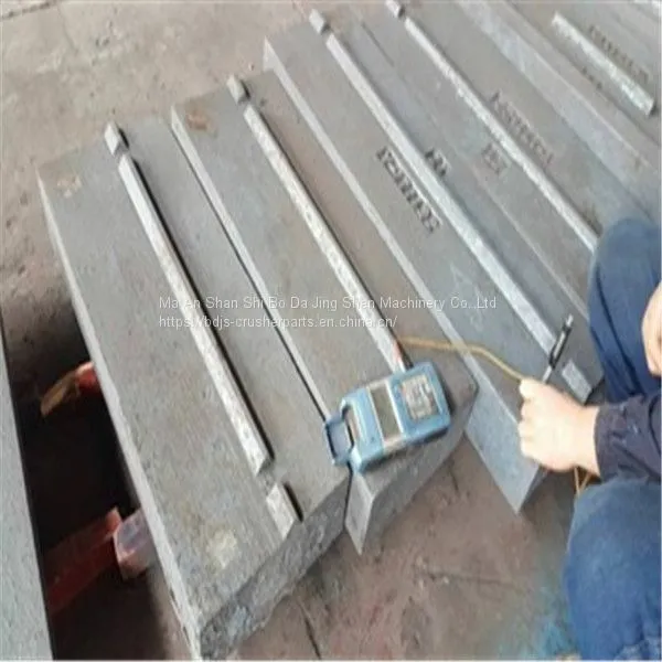 Customized High Chromium Iron Casting Blow Bar for Impact Crusher Wear Resistant Parts photo-3