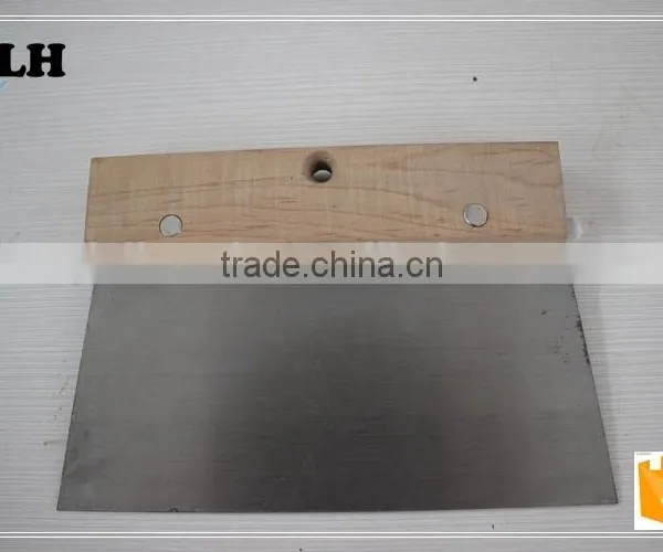 Carbon Steel Blade Scraper With Wooden Handle photo-5