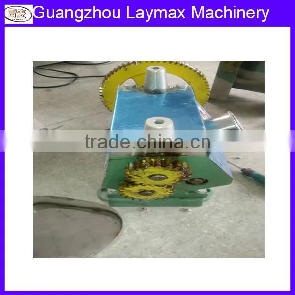 Easy Clean Hand Operation Sugar Cane Juice Machine Used for Supermarket photo-3