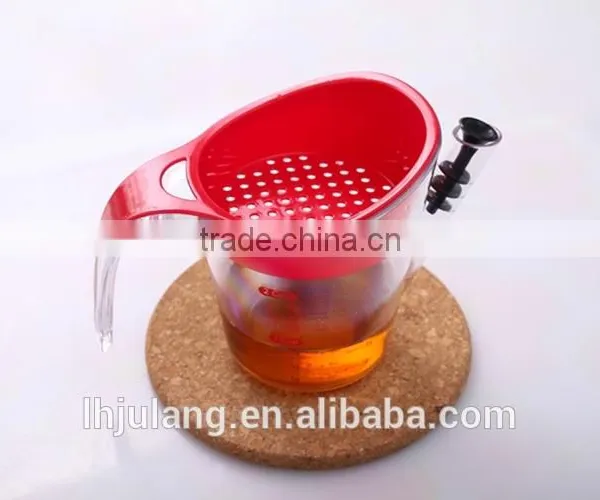 2017 Wholesell Gravy Fat Separator Strainer With Measuring Line for Kichen photo-3