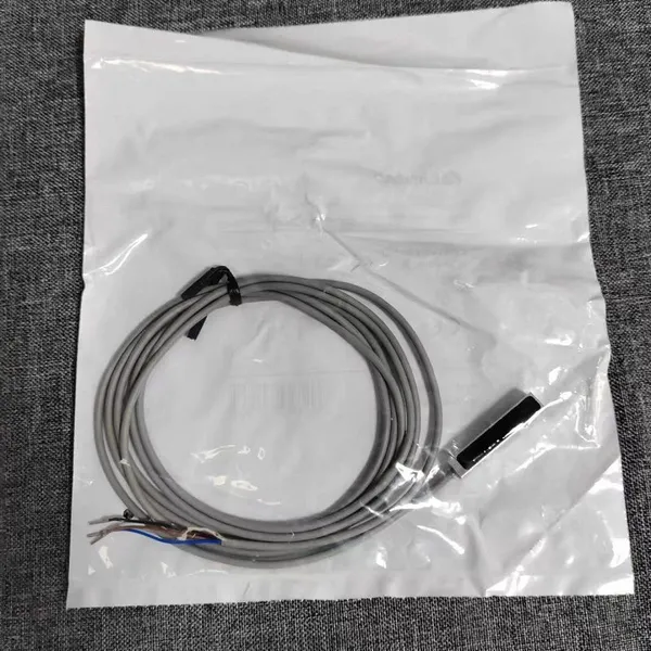 LANBAO LE81VF15DPO-E1 Square Inductance Sensor DC Three-wire PNP Normally Open 1.5 mm photo-2