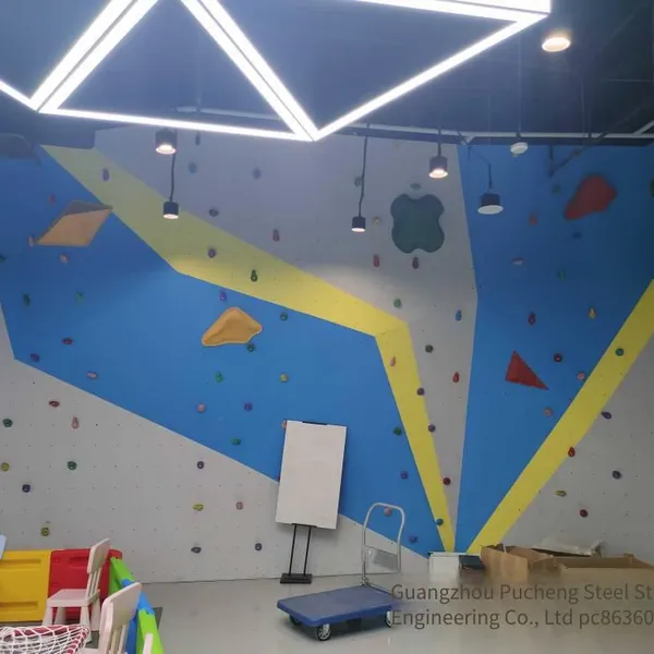 18mm Solid Wood Composite Climbing Board for Furniture, Resin High-strength Bracket Rock Holds, Hot-dip Galvanized Steel Structure Support Skeleton, Factory Prefabricated, On-site Installation in Guangdong
