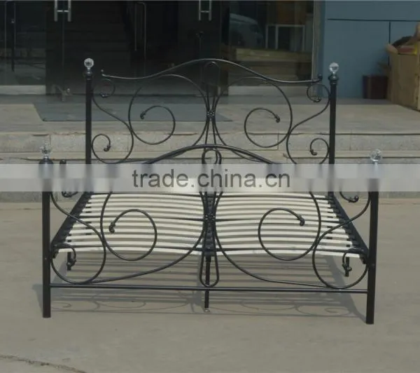 Modern and Elegant Metal Double Bed in White Color photo-2