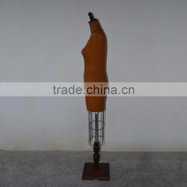 Dilapidated Upper Body Retro Woman Mannequin Display photo-3