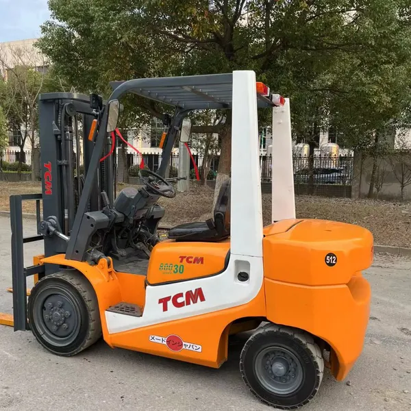 3-тонный погрузчик Komatsu модели FD30, продается с низкой ценой. Двигатель оригинальный, импортный из Японии.