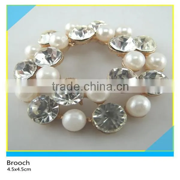 Sliver Plated Pearl Plum Blossom Design Brooch for Dress Decoration 3.5x4.5cm photo-2