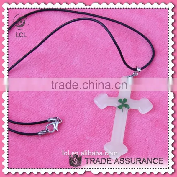 Cross Pendant Clover Religious Necklace, Hot Sale Glow in the Dark Necklace photo-3