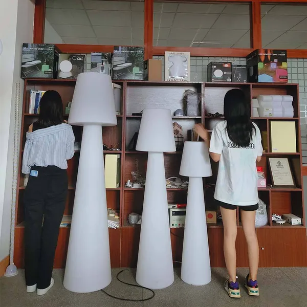 Standing Floor Lamp Outdoor Waterproof Floor Led Light Newly Design Led Luxury Floor Lamp Garden Lights Bar Led Solar photo-3