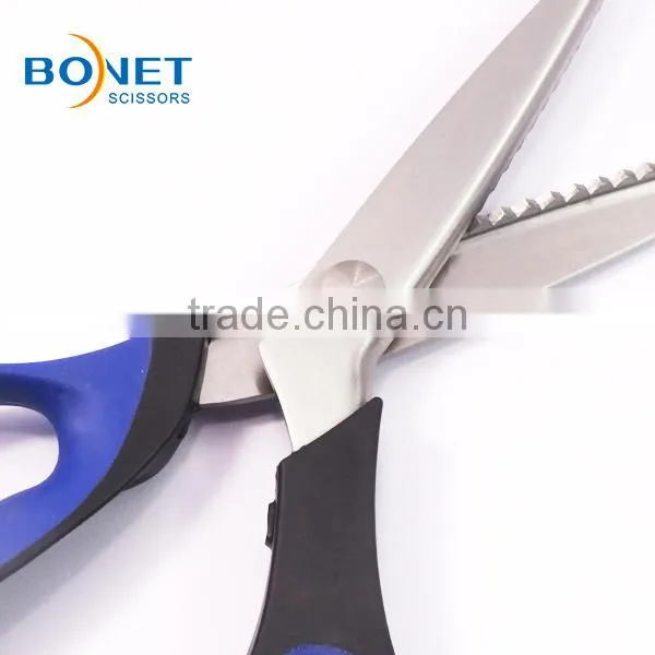 S21002 9-3/4" Plastic Handle Pink Wave Scissors photo-2