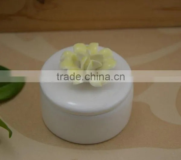 Hot Sale Porcelain Jewelery Box With Flower Shape Design photo-4