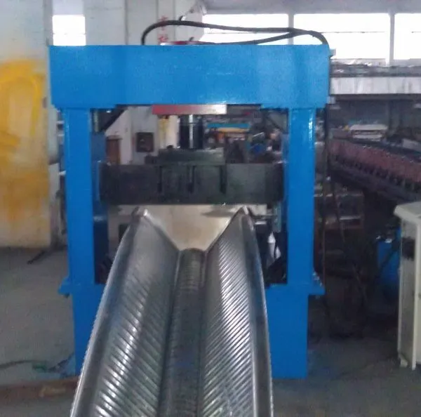 Large Span K Span Roll Former Manufacture Equipments With Vehicle Mounted photo-4