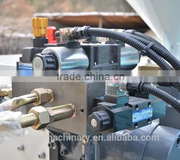 2016 New 158 Ton Servo Motor Small Plastic Cream Bottle Injection Molding Machine photo-3