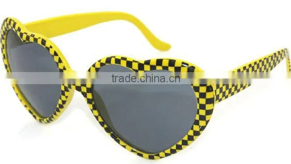 Checkered Heart Shape Sunglasses photo-2
