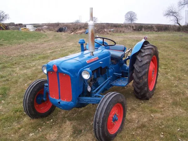 100hp 100hp Powerfull Tractor Farm Equipment WHEELED Large Capacity