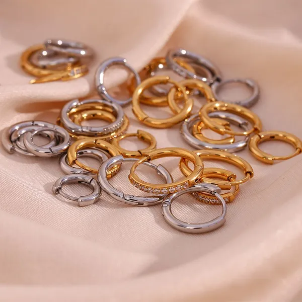 Vente en gros de boucles d'oreilles en acier inoxydable de 20G d'épaisseur et de 30 mm de diamètre, surface lisse pour les grossistes de bijoux