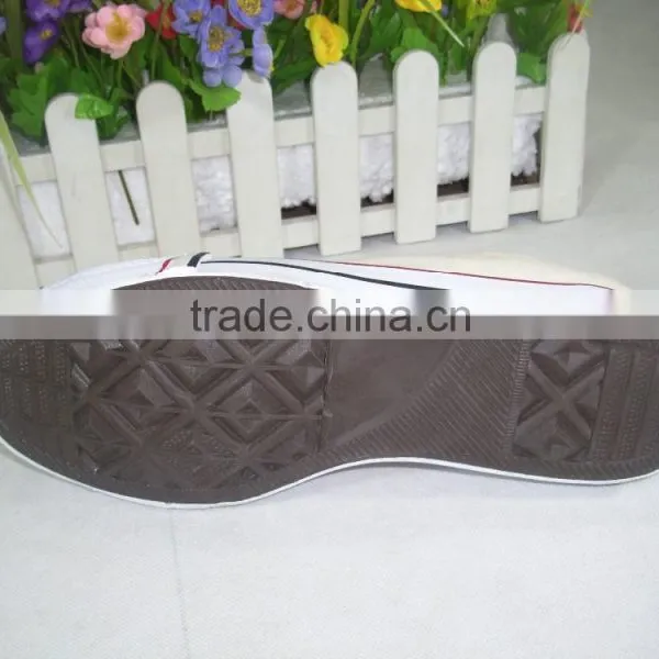 Cheapest Vulcanized Canvas Shoe/Classic Shoes /Football Shoe photo-4
