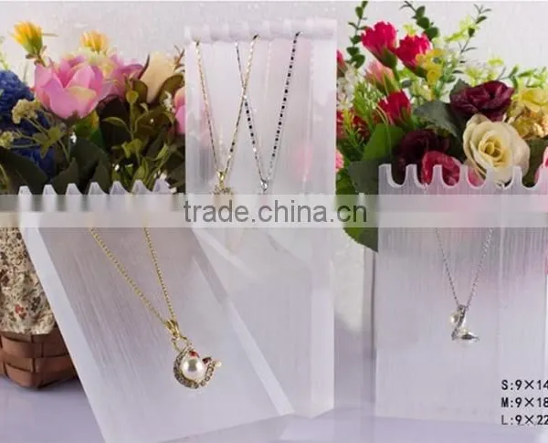 Hot Sale Acrylic Nacklace Display Crystal Block photo-4