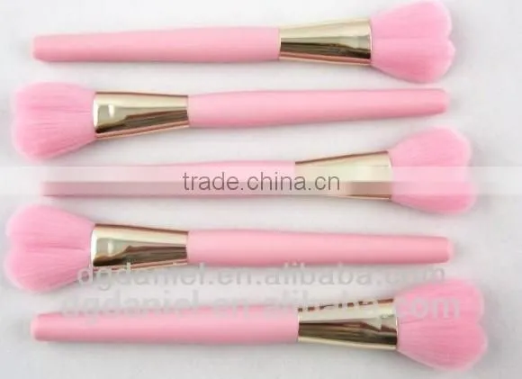 2016newly Single Pink Heart Makeup Brush Hot Sale photo-2