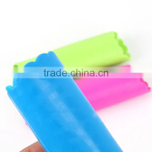 Hot Selling Silicone Roller Silicone Garlic Peeler photo-4