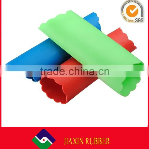 Eco-Friendly Wholesale Cheap Silicone Garlic Peeler Roller Magic Garlic Skin Remover photo-2