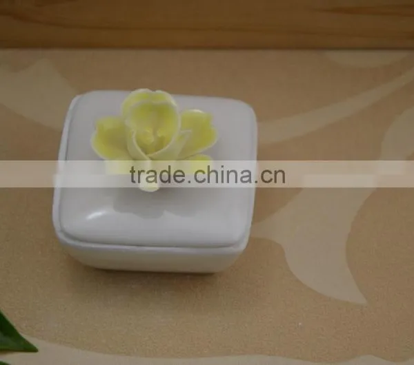 Wholesale Small Ceramic Jewel Box With Flower Shape Design photo-3
