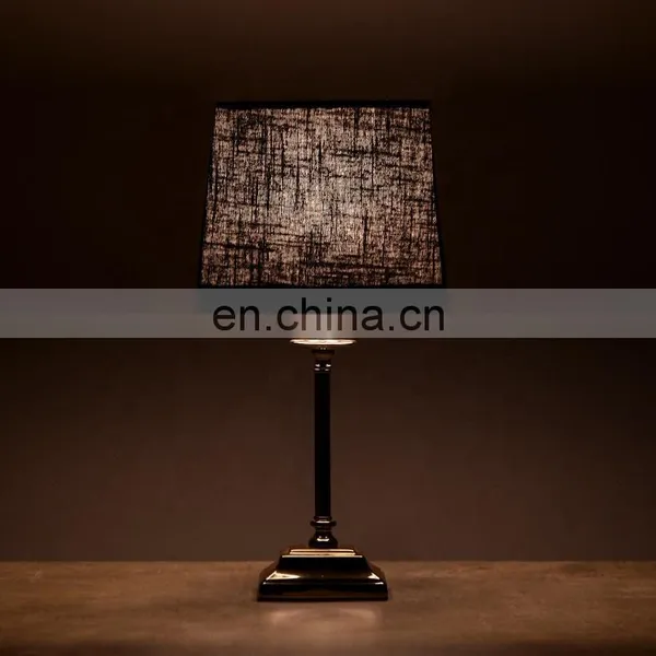 Europe New Design Table Light and Metal Table Lamp photo-4