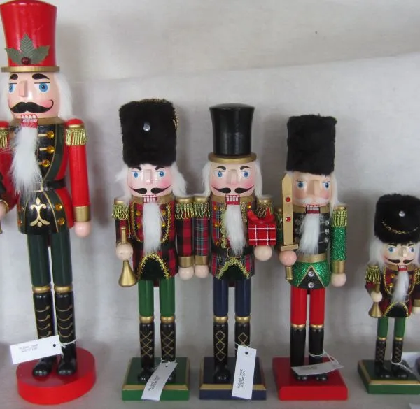 WOOD NUTCRACKER/PLASTIC EGGS/EASTER EGGS