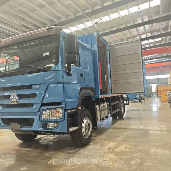 Sinotruk Howo Export-type Tool Vehicle, Mobile Maintenance Vehicle With Small Crane and Grease Dispenser photo-2