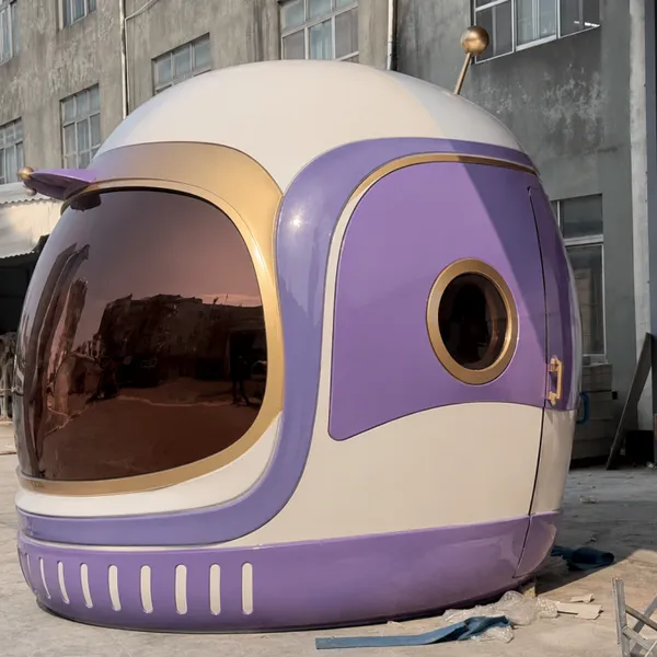 Установка из стекла и металла в стиле искусства
