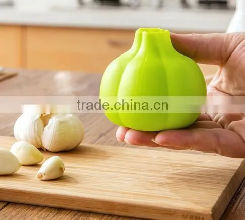 Cy287 New Creative Silicone Garlic Peeler Kitchen Gadget Roller Tool Kitchen Accessory Tool photo-4
