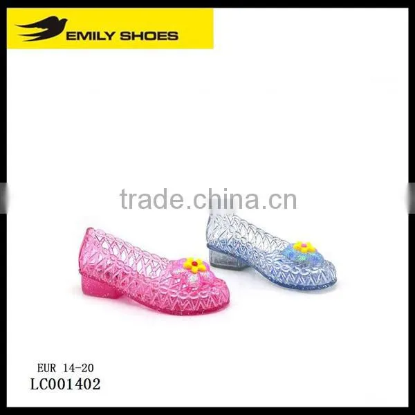 Kid 's Shoe With Lovely Flower