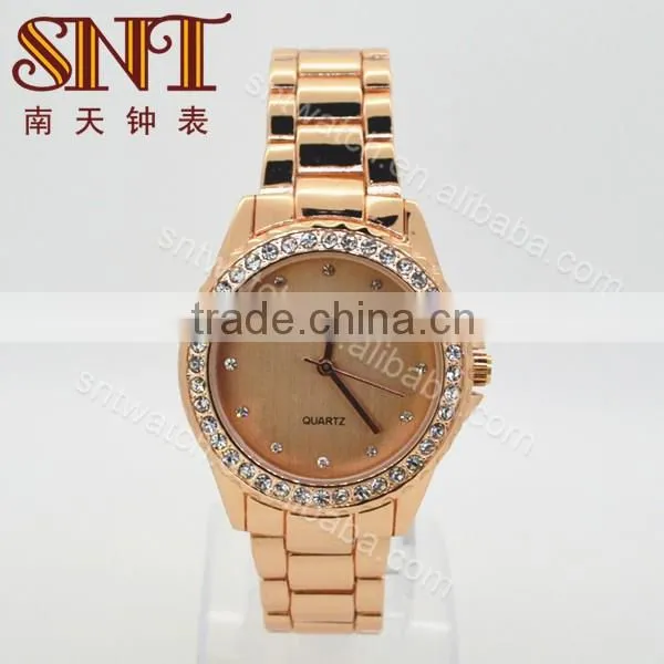 Fashionable Watch Decorated by Crystals With Quartz Movement on Sale photo-2