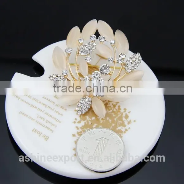 Classic Resin Noble Bridal Hollow Flower Rhinestone Brooch/handmade Rhinestone Brooch photo-4
