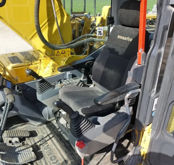 Wholesale of Genuine Pc Excavator Cabin Pc30Mr Pc45 Pc200-7 Pc400-8 and Other Sany Spare Parts photo-4