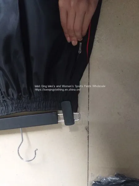 Men's Sports Pants, Bare Face, Unilateral Five-point Casual Pants.