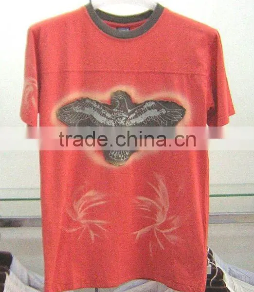 Men's T-shirt With Contrast Collar and Pattern