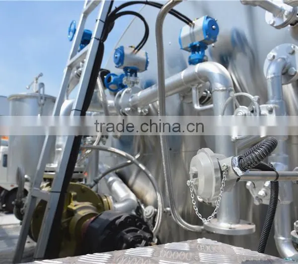 SINOTRUK 10000Liters Asphalt Sprayer Truck photo-4