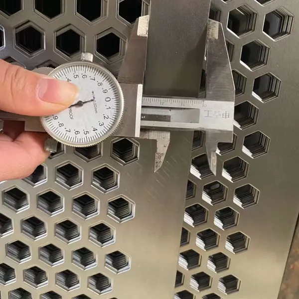 Top Grade Quality Perforated Plate Perforated Metal Mesh 0.3mm to 10mm Perforierte Platte /perforierte Platte /لوحة مثقوبة Stainless Steel Aluminum photo-2